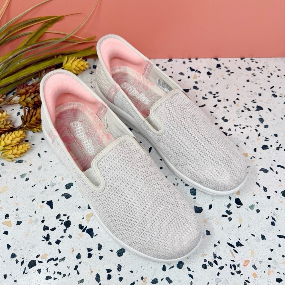 Skechers Go Walk Flex Women’s Slip Ins Cream Comfort Sneakers Sz 10 - Picture 2 of 10